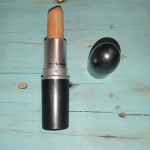 Mac Naturally transformed Lipstick